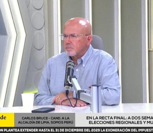 Carlos Bruce critica al JNE por demora en el caso López Aliaga y sugiere «temor» por su perfil «altisonante»