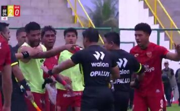 Airados reclamos de Sport Huancayo al árbitro Bruno Pérez tras la caída 2-0 ante Juan Pablo II en Chongoyape
