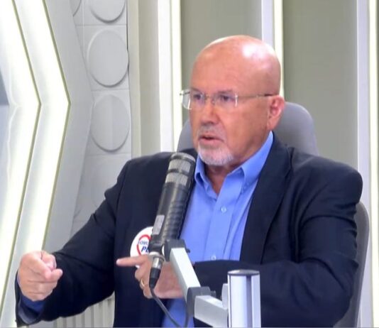 Carlos Bruce insta al JNE a definir antes del 4 de octubre si otorgará credenciales a López Aliaga si su lista gana en Lima