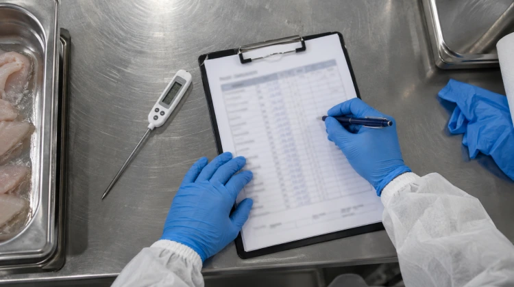 Registro de controles de inocuidad en la operación de un concesionario de alimentos