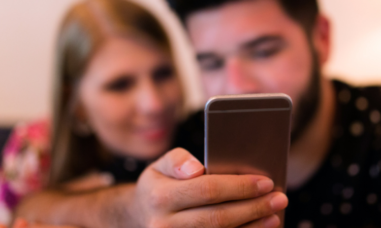 El amor en tiempos digitales_ cómo manejar las redes sociales en pareja